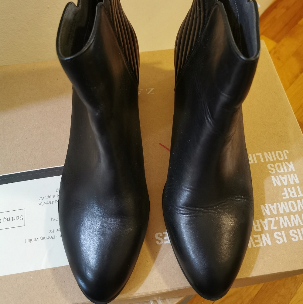 Adrienne Vittadini Leather Black Block Heel Boots